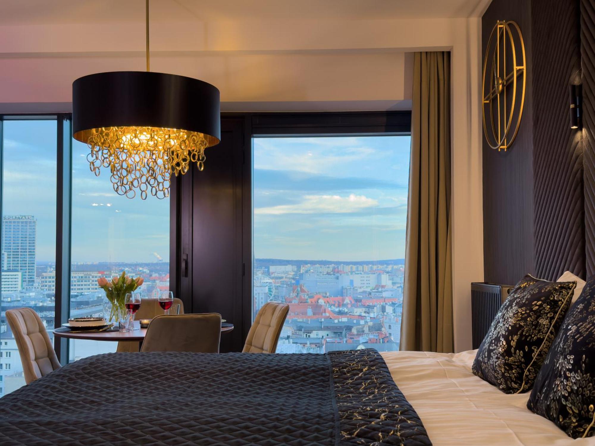 Urban Apartments Golden Royal, Jacuzzi By The Window, Chilled Prosecco, Free Garage Katowice Exterior foto